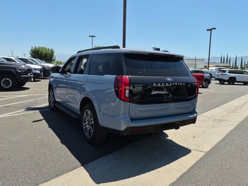 Used 2025 Ford Expedition Active AWD/4WD image 8