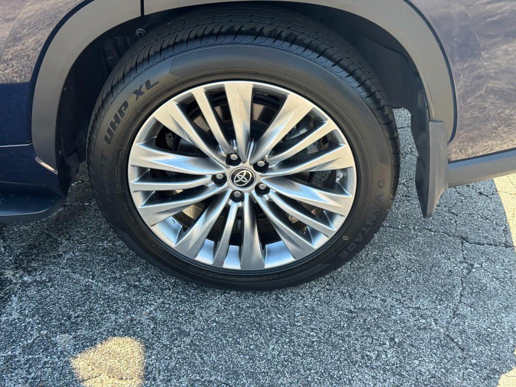 Used 2023 Toyota Highlander Platinum FWD image 10