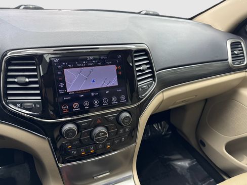 Used 2020 Jeep Grand Cherokee Limited RWD image 24