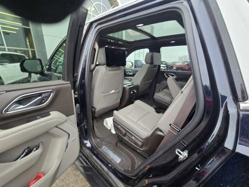 Used 2022 GMC Yukon SLT w/ SLT Premium Package image 7