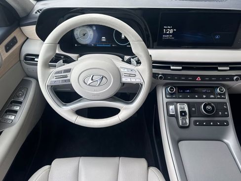 Used 2023 Hyundai Palisade Limited FWD image 13