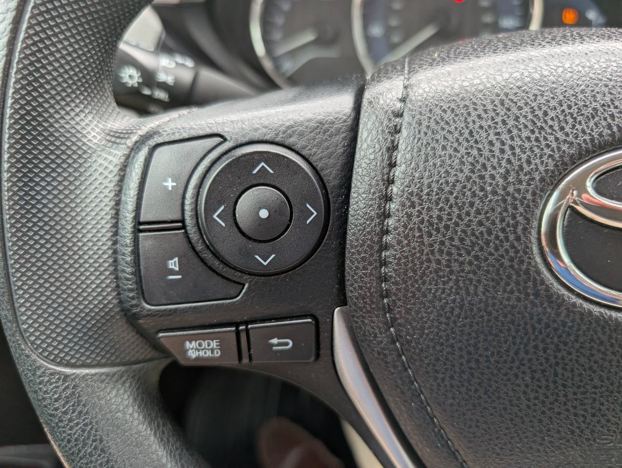 Used 2016 Toyota Corolla LE FWD image 14