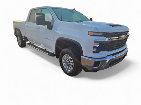Used 2024 Chevrolet Silverado 2500 LT image 2