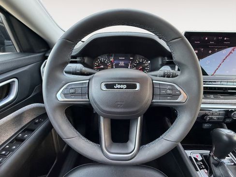 Used 2022 Jeep Compass Latitude image 15