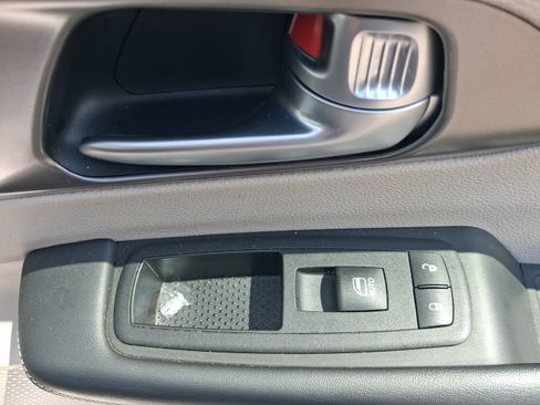 Used 2024 Chrysler Pacifica Touring-L FWD image 29