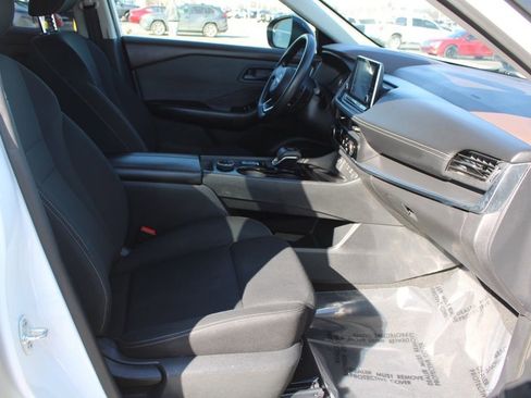 Used 2023 Nissan Rogue S image 19