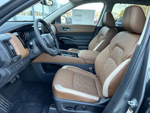 New 2026 Nissan Pathfinder Platinum image 26