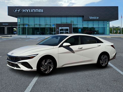 New 2026 Hyundai Elantra Limited FWD image 21