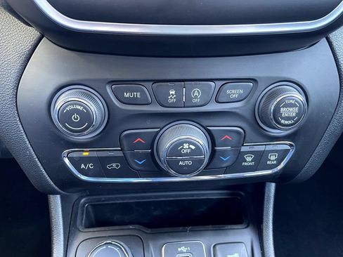Used 2022 Jeep Cherokee Latitude Lux AWD/4WD image 18