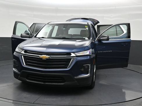 Used 2022 Chevrolet Traverse LS FWD image 36