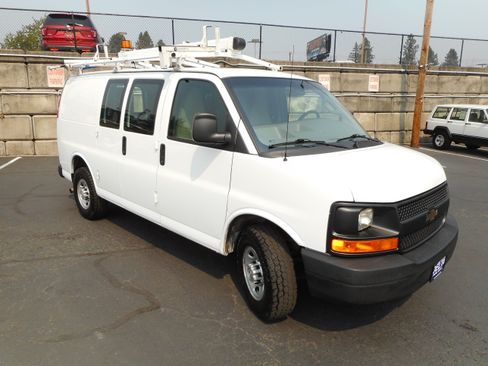 Used 2016 Chevrolet Express 2500 RWD image 5