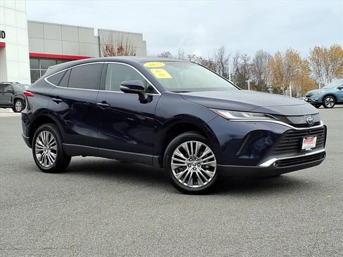 Used 2023 Toyota Venza Limited image 2