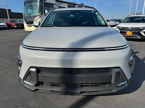 Certified 2025 Hyundai Kona SEL image 9