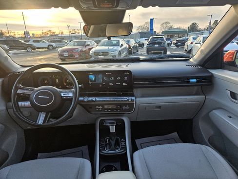 Used 2025 Hyundai Kona SEL image 13