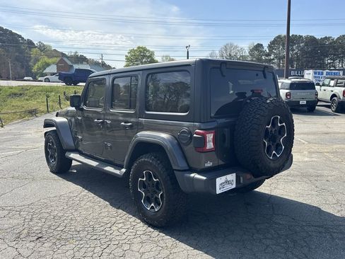 Used 2018 Jeep Wrangler Unlimited Sahara image 5
