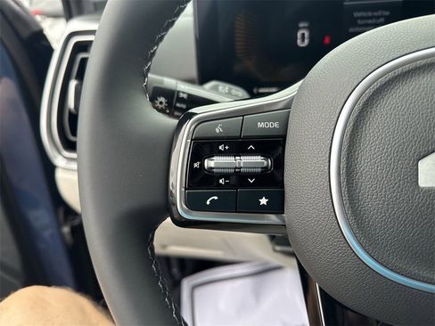 New 2025 Kia Sorento S image 18