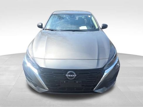 Used 2025 Nissan Altima 2.5 SV image 10