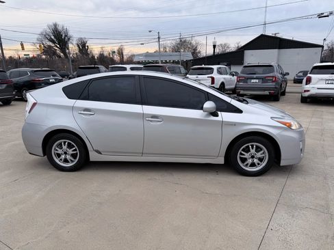 Used 2010 Toyota Prius Three image 3