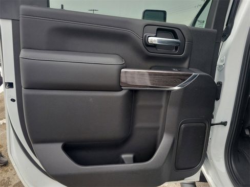 Used 2022 Chevrolet Silverado 2500 LTZ w/ LTZ Plus Package image 14