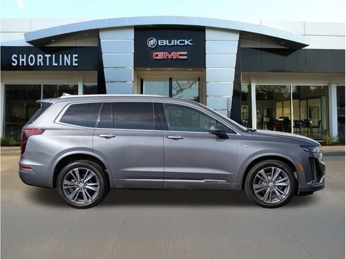 Used 2020 Cadillac XT6 Premium Luxury AWD/4WD image 2
