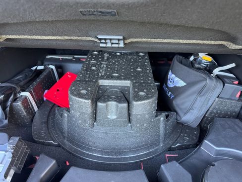 Used 2019 Bentley Bentayga image 34