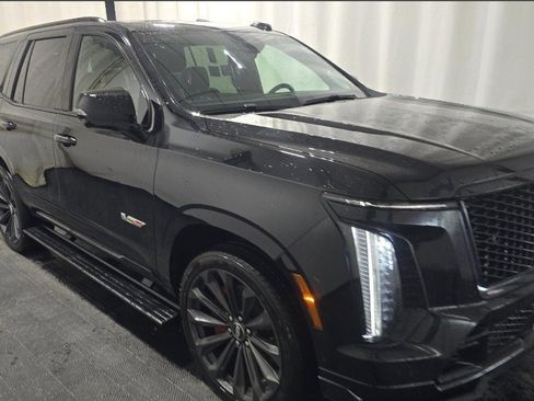 Used 2025 Cadillac Escalade V image 2