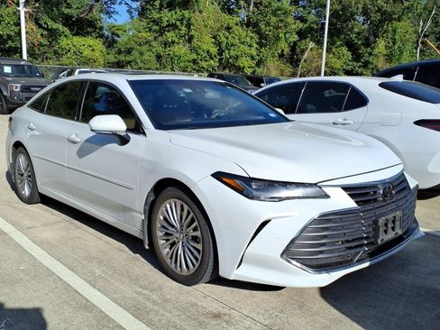 Used 2020 Toyota Avalon Limited FWD image 1