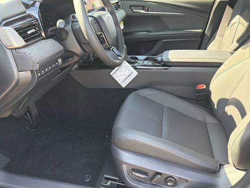 New 2026 Toyota Camry Hybrid FWD image 9