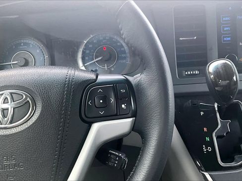 Used 2017 Toyota Sienna XLE w/ XLE Navigation Package FWD image 25