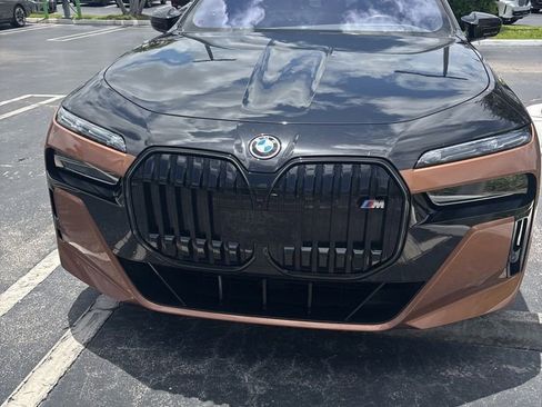 Used 2024 BMW i7 M70 AWD/4WD image 12