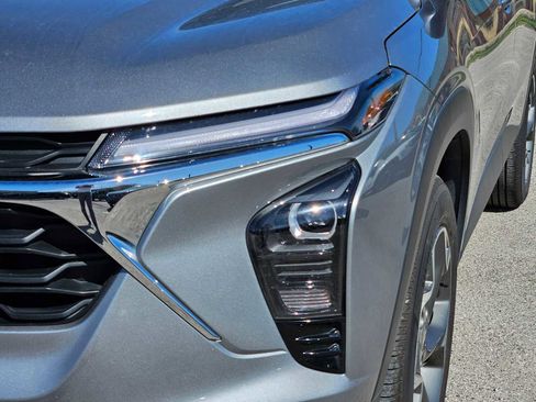 Used 2025 Chevrolet Trax LT image 11