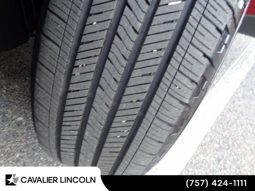Used 2026 Lincoln Nautilus Premier AWD/4WD image 40