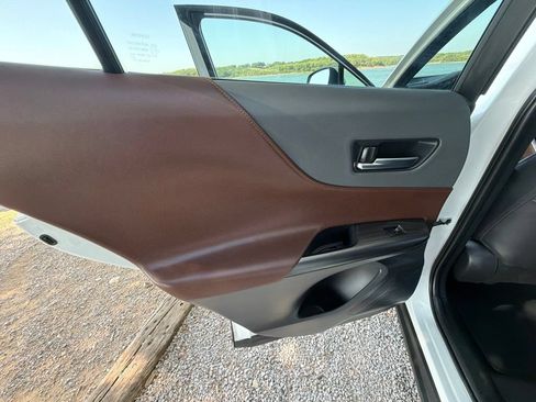 Used 2024 Toyota Venza XLE AWD/4WD image 43