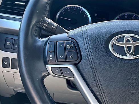 Used 2017 Toyota Highlander Plus image 23