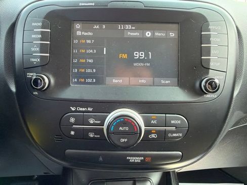 Used 2018 Kia Soul + FWD image 25