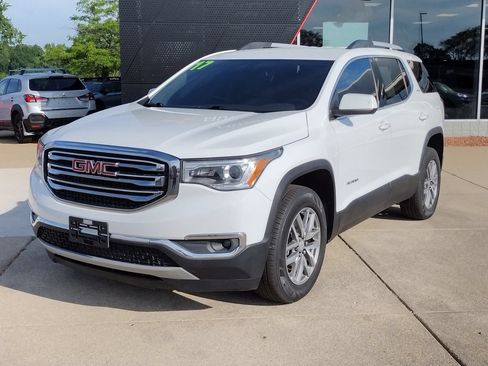 Used 2017 GMC Acadia SLE w/ Driver Alert Package I FWD image 1