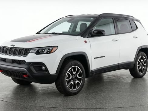 Used 2025 Jeep Compass Trailhawk AWD/4WD image 3