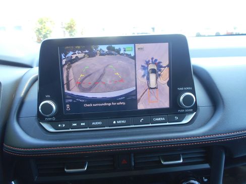 Used 2025 Nissan Rogue SV AWD/4WD image 13