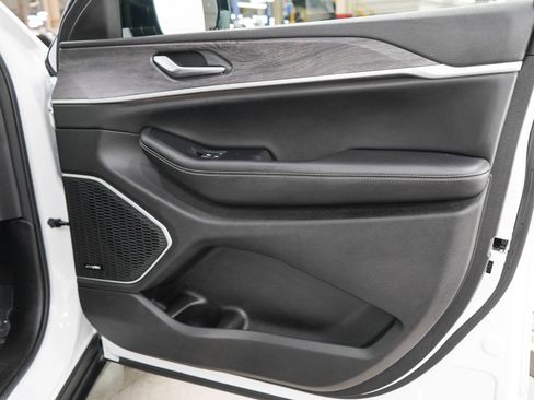 Used 2023 Jeep Grand Cherokee 4WD 4xe image 9