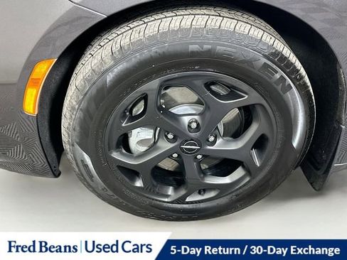 Used 2023 Chrysler Pacifica Limited w/ S Appearance Package image 35