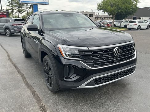 New 2026 Volkswagen Atlas Cross Sport SE AWD/4WD image 2