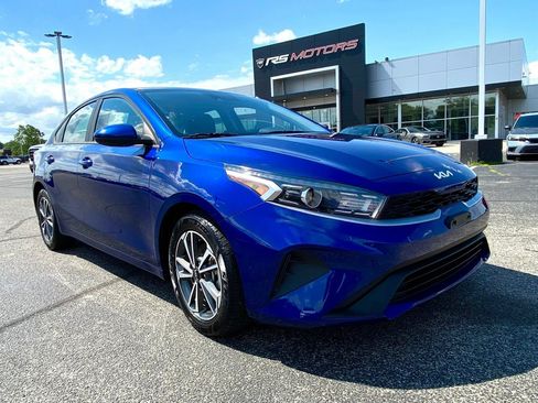 Used 2022 Kia Forte LXS FWD image 2