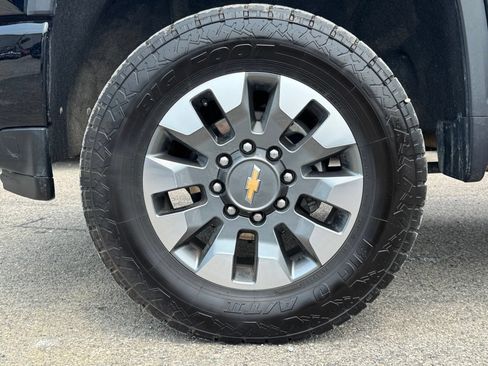 Used 2022 Chevrolet Silverado 2500 Custom w/ Custom Value Package AWD/4WD image 10