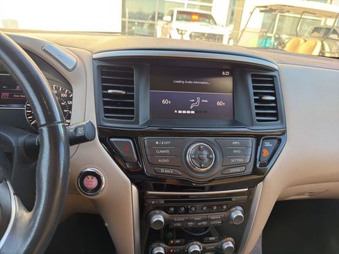 Used 2017 Nissan Pathfinder SV FWD image 6