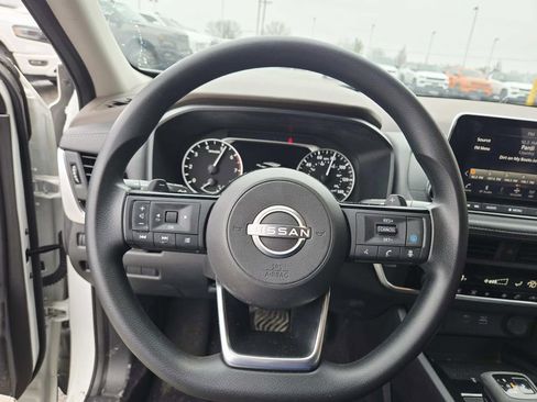Used 2023 Nissan Rogue SV image 18