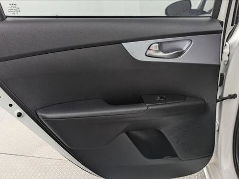 Used 2022 Kia Forte LXS FWD image 16