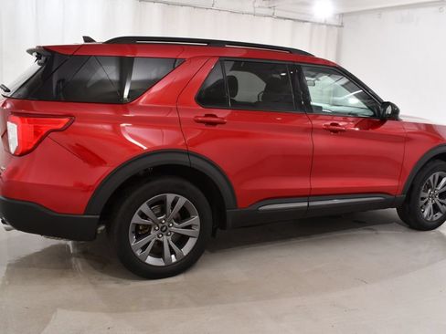Used 2023 Ford Explorer XLT w/ Equipment Group 202A AWD/4WD image 11