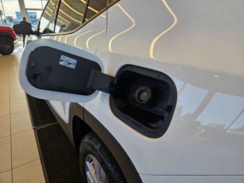 Used 2024 GMC Terrain SLT image 32