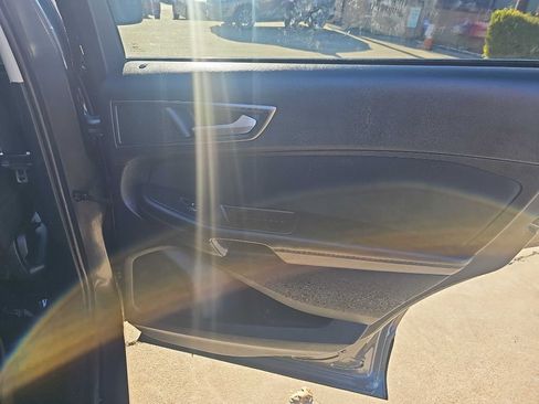 Used 2018 Ford Edge SE image 14