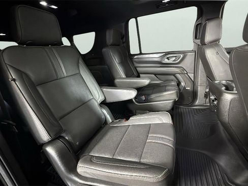 Used 2024 Chevrolet Suburban RST w/ Luxury Package image 31